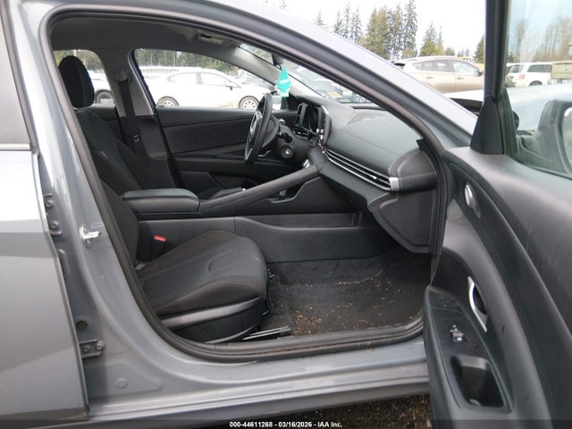 KMHLL4AG2NU325123 Hyundai ELANTRA SE
