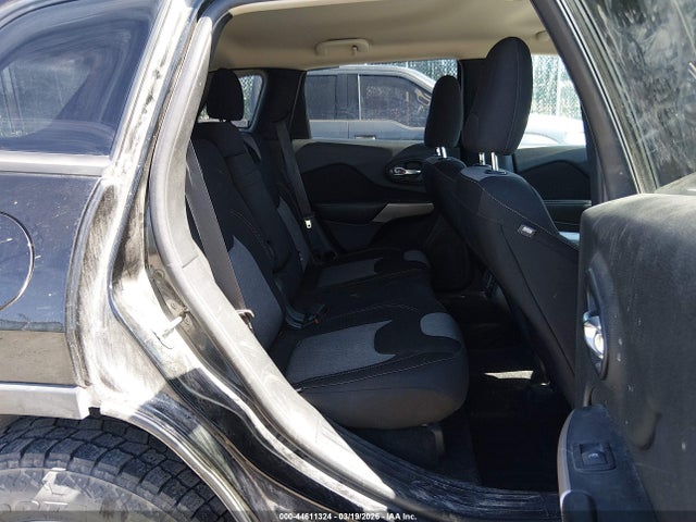 1C4PJMAS4HW568361 Jeep Cherokee Altitude 4x4