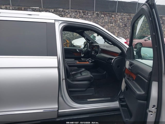 5LMJJ3LT8KEL03163 Lincoln Navigator L Reserve