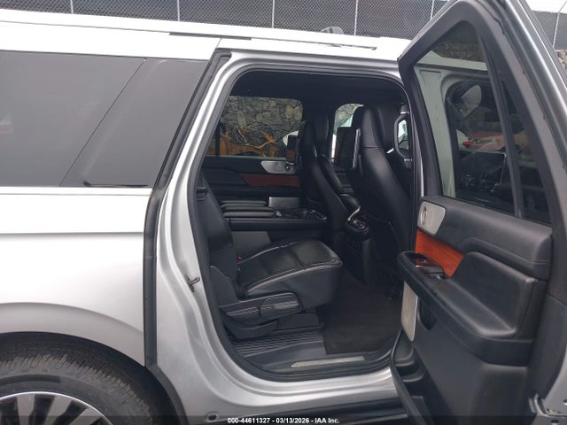 5LMJJ3LT8KEL03163 Lincoln Navigator L Reserve