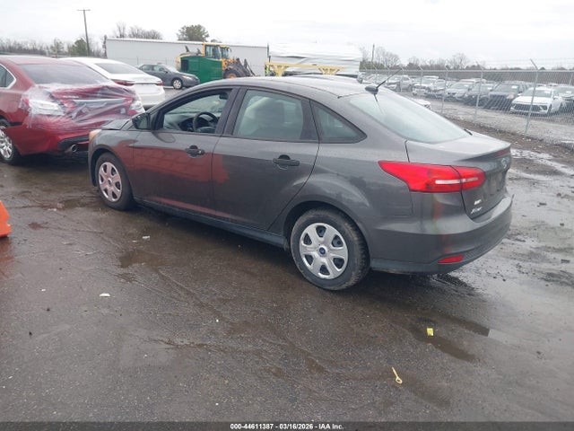 Ford FOCUS S 2018 1FADP3E24JL300168 Image 3