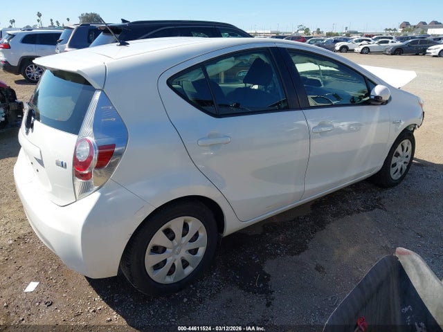 JTDKDTB32E1562070 Toyota Prius C Two