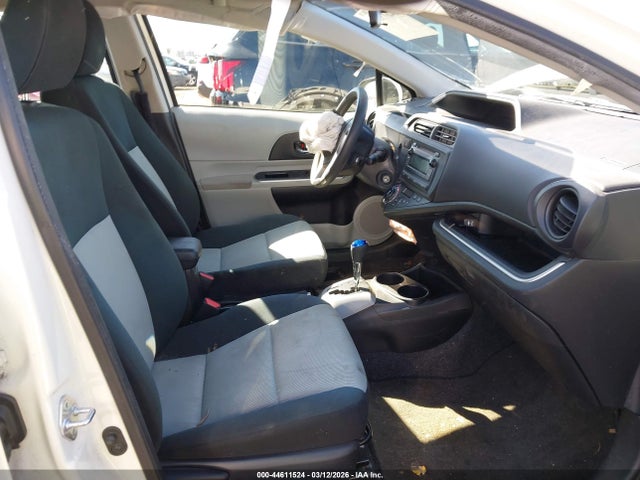 JTDKDTB32E1562070 Toyota Prius C Two