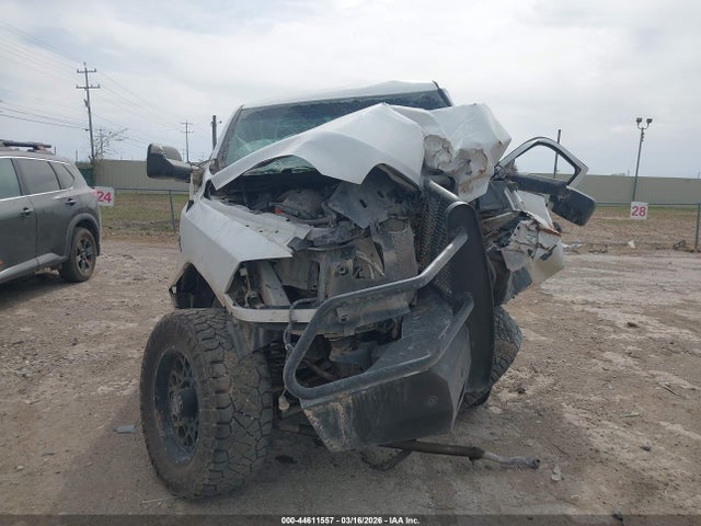 44611557 :رقم المزاد ، 3C6UR5HL3JG164818 vin ، 2018 Ram 2500 Tradesman  4x4 8' Box مزاد بيع