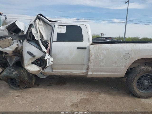 44611557 :رقم المزاد ، 3C6UR5HL3JG164818 vin ، 2018 Ram 2500 Tradesman  4x4 8' Box مزاد بيع