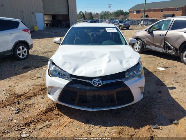 44611567 :رقم المزاد ، 4T1BF1FK7HU399334 vin ، 2017 Toyota Camry Se مزاد بيع