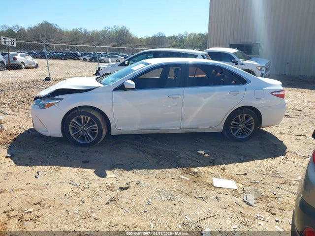 44611567 :رقم المزاد ، 4T1BF1FK7HU399334 vin ، 2017 Toyota Camry Se مزاد بيع