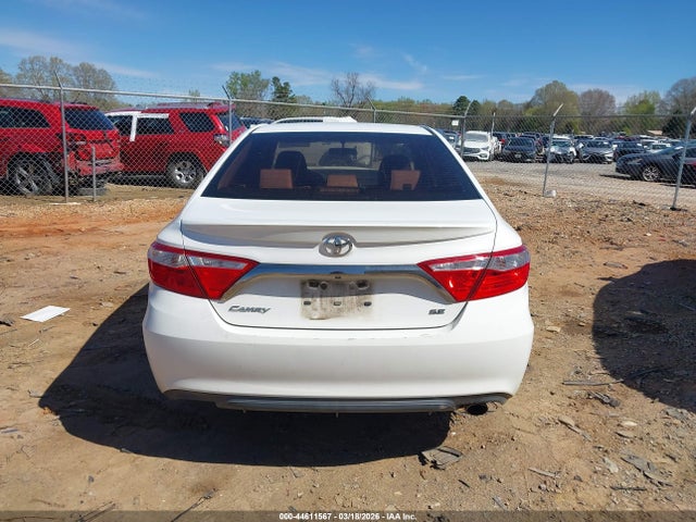 44611567 :رقم المزاد ، 4T1BF1FK7HU399334 vin ، 2017 Toyota Camry Se مزاد بيع