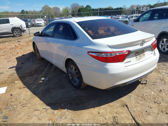 44611567 :رقم المزاد ، 4T1BF1FK7HU399334 vin ، 2017 Toyota Camry Se مزاد بيع