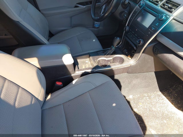 44611567 :رقم المزاد ، 4T1BF1FK7HU399334 vin ، 2017 Toyota Camry Se مزاد بيع