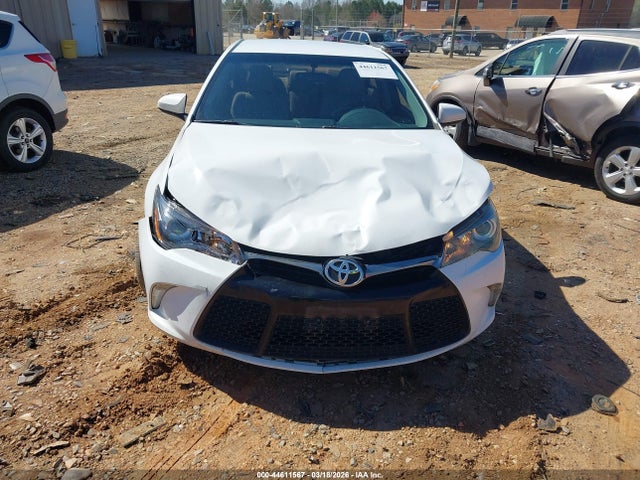 44611567 :رقم المزاد ، 4T1BF1FK7HU399334 vin ، 2017 Toyota Camry Se مزاد بيع
