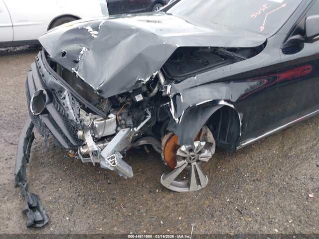 2015 Mercedes-benz C 300 4matic მანქანა იყიდება აუქციონზე, vin: 55SWF4KB9FU021064, აუქციონის ნომერი: 44611580