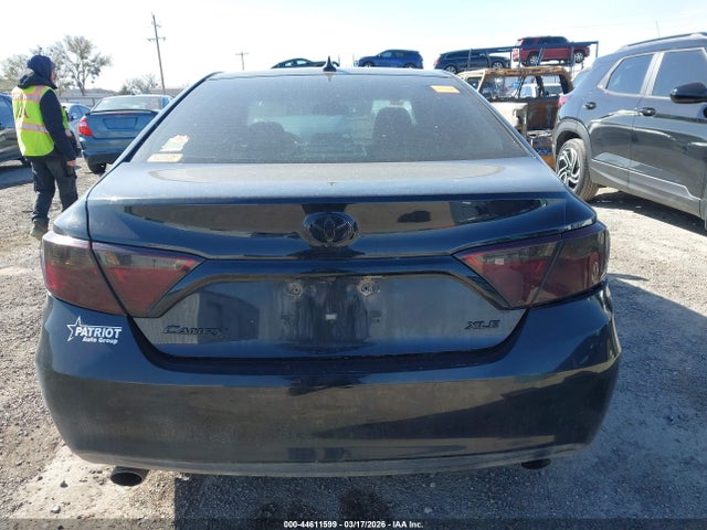 44611599 :رقم المزاد ، 4T1BK1FK3HU577896 vin ، 2017 Toyota Camry Xle V6 مزاد بيع