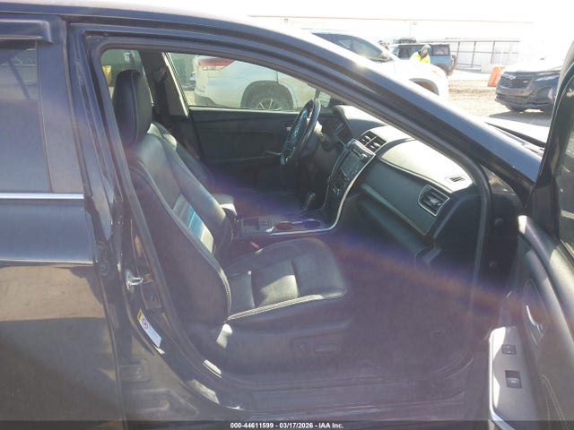 44611599 :رقم المزاد ، 4T1BK1FK3HU577896 vin ، 2017 Toyota Camry Xle V6 مزاد بيع