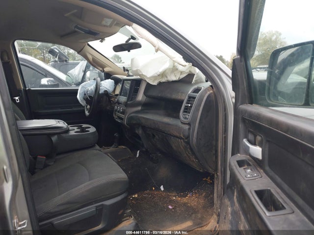 44611798 :رقم المزاد ، 3C6UR5CL0KG683740 vin ، 2019 Ram 2500 Tradesman  4x4 6'4 Box مزاد بيع