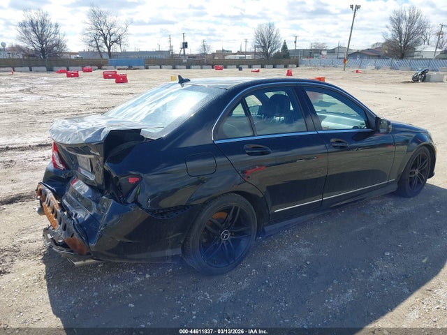 2012 MERCEDES-BENZ C 300 WDDGF8BB2CR208994 Photo 3