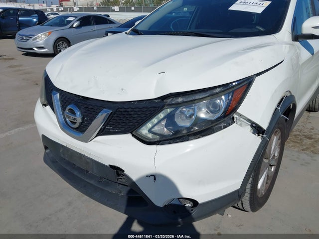 JN1BJ1CP1HW008155 Nissan Rogue Sport Sv