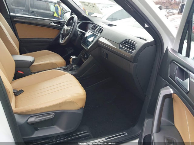 44612128 :رقم المزاد ، 3VV8B7AX0NM083968 vin ، 2022 Volkswagen Tiguan 2.0t Se R-line Black مزاد بيع