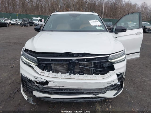 44612128 :رقم المزاد ، 3VV8B7AX0NM083968 vin ، 2022 Volkswagen Tiguan 2.0t Se R-line Black مزاد بيع