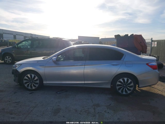 2015 Honda Accord Hybrid მანქანა იყიდება აუქციონზე, vin: 1HGCR6F38FA003451, აუქციონის ნომერი: 44612156