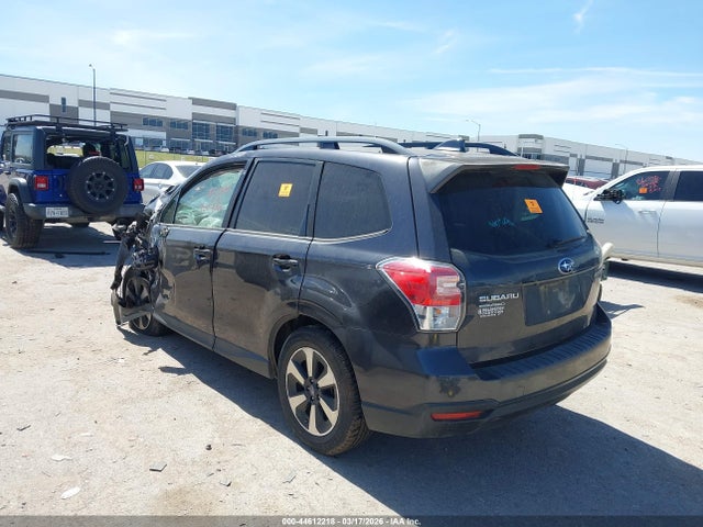 44612218 :رقم المزاد ، JF2SJAEC6JH587551 vin ، 2018 Subaru Forester 2.5i Premium مزاد بيع