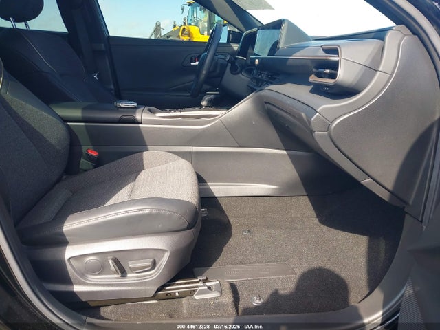 44612328 :رقم المزاد ، JTDAAAAF4P3000652 vin ، 2023 Toyota Crown Xle مزاد بيع