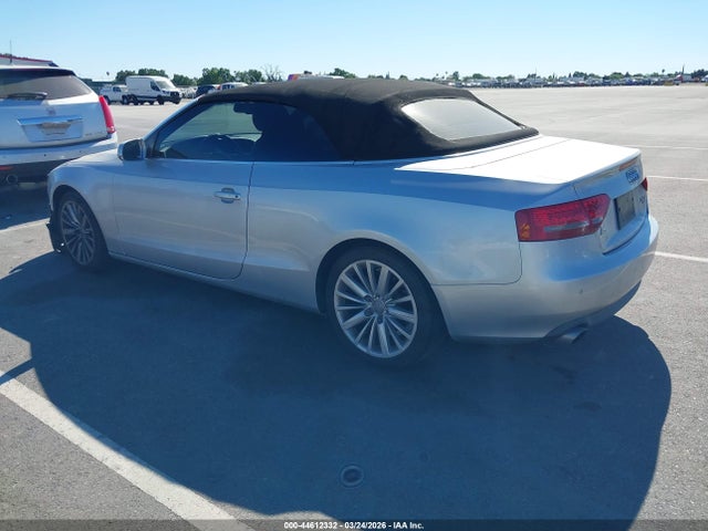 2011 Audi A5 2.0t Premium მანქანა იყიდება აუქციონზე, vin: WAULFAFH3BN012743, აუქციონის ნომერი: 44612332