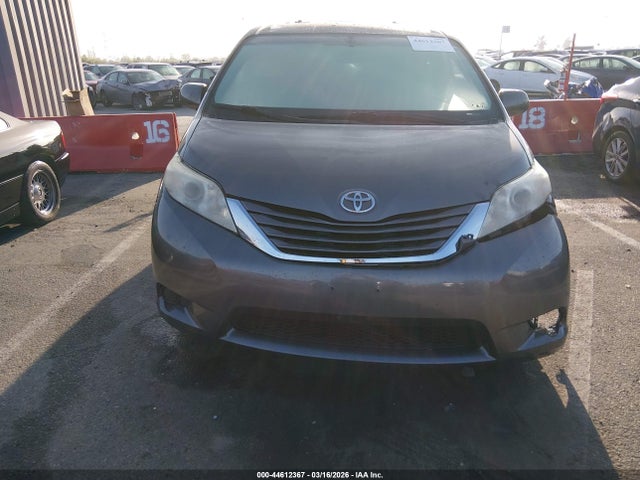 5TDKK3DC1FS660207 Toyota Sienna Le 8 Passenger