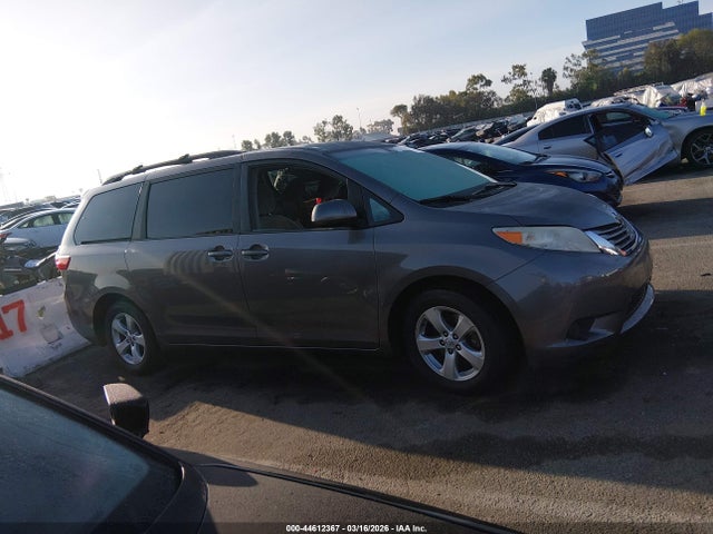 5TDKK3DC1FS660207 Toyota Sienna Le 8 Passenger