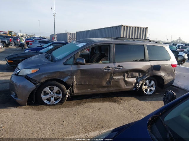 5TDKK3DC1FS660207 Toyota Sienna Le 8 Passenger