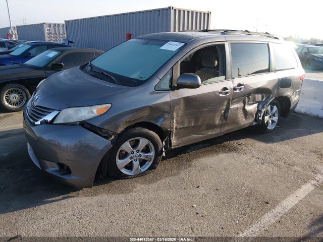 5TDKK3DC1FS660207 Toyota Sienna Le 8 Passenger