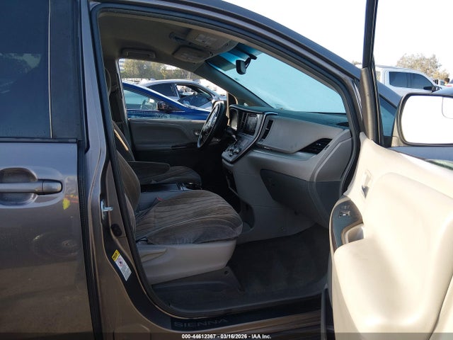 5TDKK3DC1FS660207 Toyota Sienna Le 8 Passenger