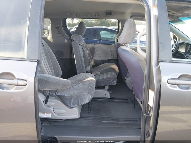 5TDKK3DC1FS660207 Toyota Sienna Le 8 Passenger
