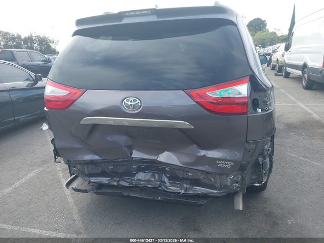 5TDDZ3DC4KS220643 Toyota Sienna Limited Premium 7 Passenger