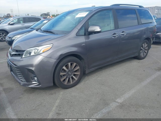 2019 TOYOTA SIENNA 5TDDZ3DC4KS220643 Photo 1