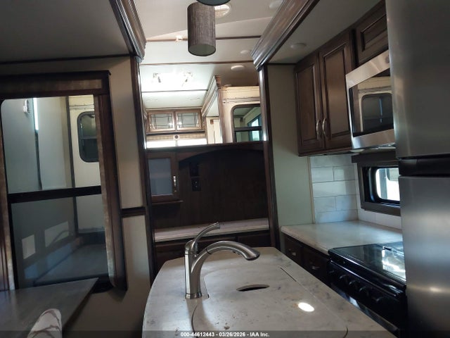 Grand Design Other 2018 573FS4329J1109151 Image 5