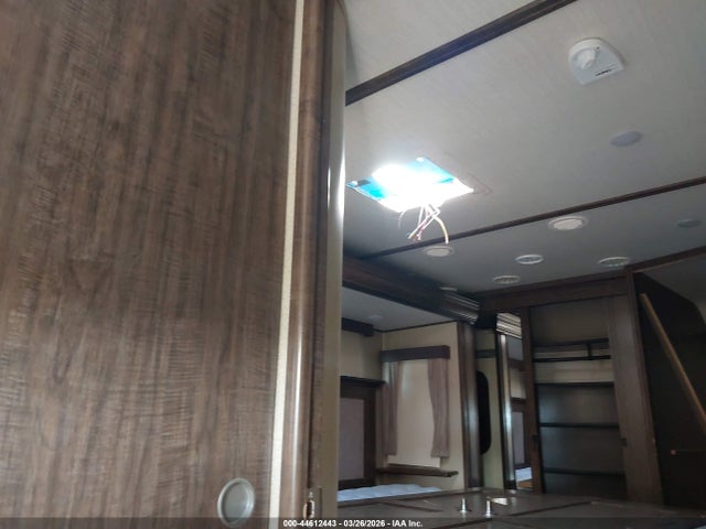 Grand Design Other 2018 573FS4329J1109151 Image 8