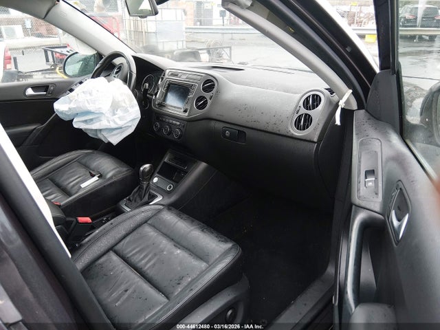 2016 VOLKSWAGEN TIGUAN WVGAV7AX9GW589563 Photo 4
