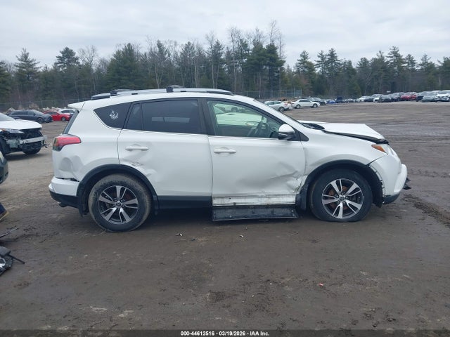 Toyota Rav4 Xle 2017 JTMRFREV0HJ704123 Image 14