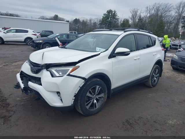 Toyota Rav4 Xle 2017 JTMRFREV0HJ704123 Image 2