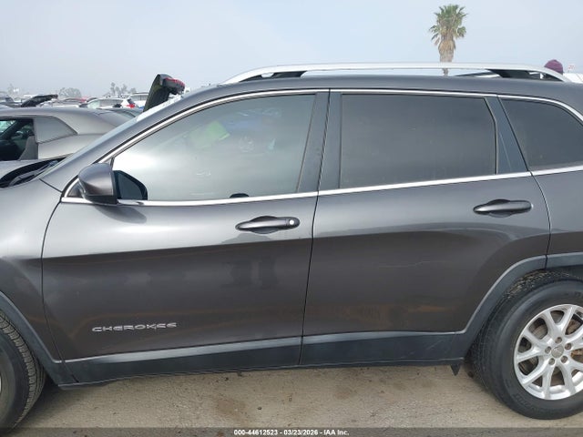 44612523 :رقم المزاد ، 1C4PJLCS4HW578945 vin ، 2017 Jeep Cherokee Latitude Fwd مزاد بيع