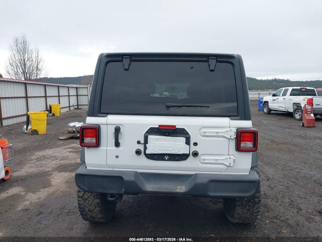 1C4HJXDG9JW237598 Jeep Wrangler Unlimited Sport S 4x4