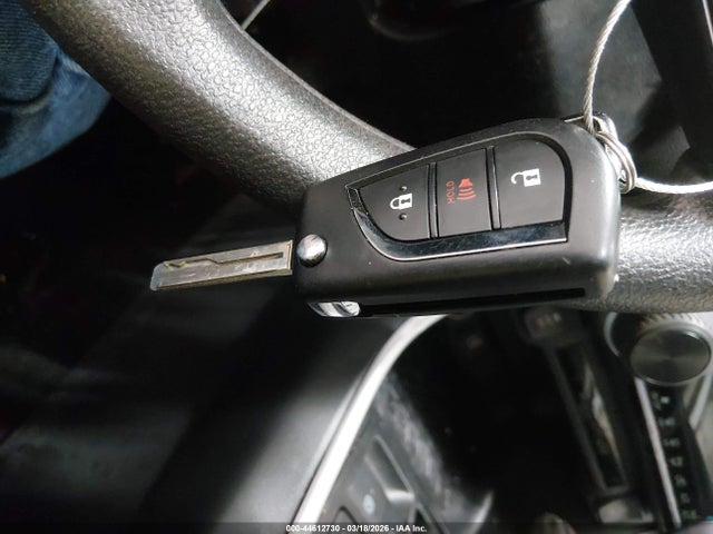 2T3G1RFV7RC475965 Toyota RAV4 LE