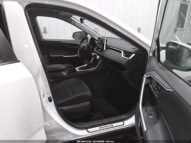 2T3G1RFV7RC475965 Toyota RAV4 LE