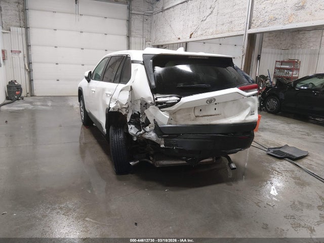 2T3G1RFV7RC475965 Toyota RAV4 LE