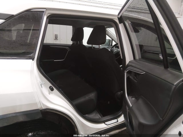 2T3G1RFV7RC475965 Toyota RAV4 LE