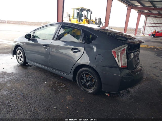 Toyota Prius Two 2014 JTDKN3DU6E1747631 Image 3