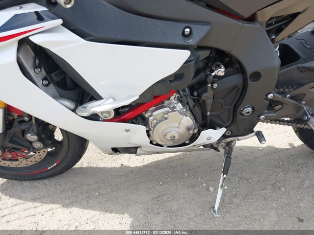 Yamaha YZFR1 2015 JYARN39E5FA001040 Image 9