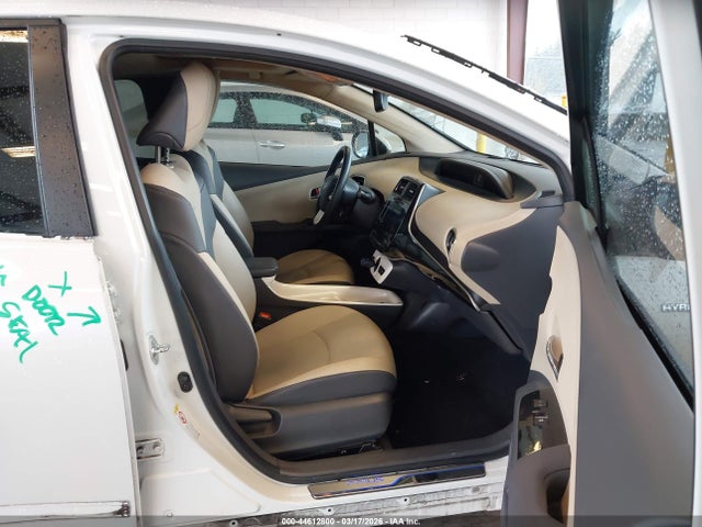 JTDKARFU7G3527546 Toyota Prius Four
