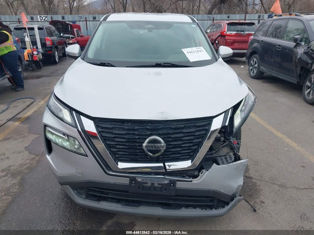 5N1AT3BA0MC822591 Nissan Rogue Sv Fwd